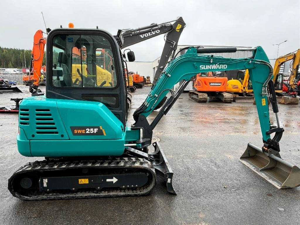 Sunward SWE25F KUIN UUSI - Miniexcavadora: foto 5 Sunward SWE25F KUIN UUSI - Miniexcavadora: foto 5