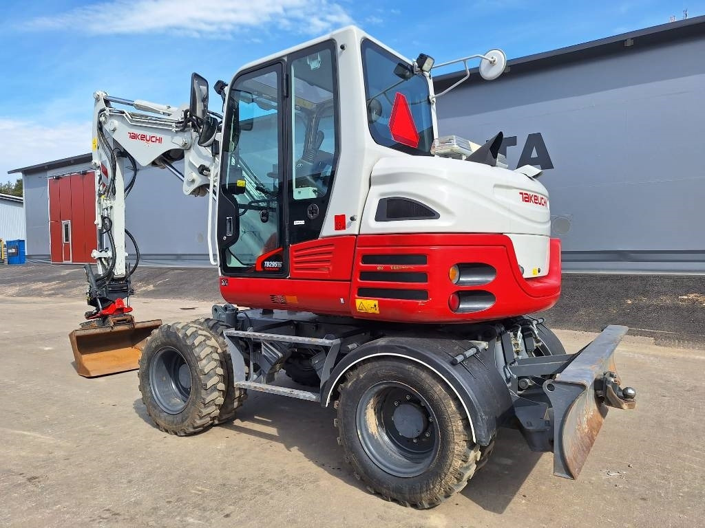 Takeuchi MYYTY! SOLD! TB295W PYÖRITTÄJÄLLÄ - Excavadora de ruedas: foto 2 Takeuchi MYYTY! SOLD! TB295W PYÖRITTÄJÄLLÄ - Excavadora de ruedas: foto 2