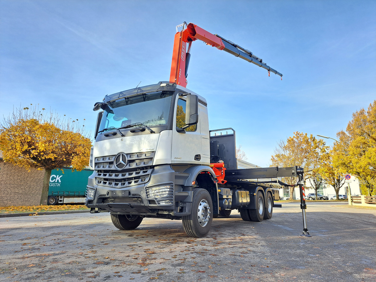 MERCEDES-BENZ AROCS 3340 CRANE FASSI F245 FLATBED TWISTLOCK EURO 3 - Camión caja abierta, Camión grúa: foto 1 MERCEDES-BENZ AROCS 3340 CRANE FASSI F245 FLATBED TWISTLOCK EURO 3 - Camión caja abierta, Camión grúa: foto 1