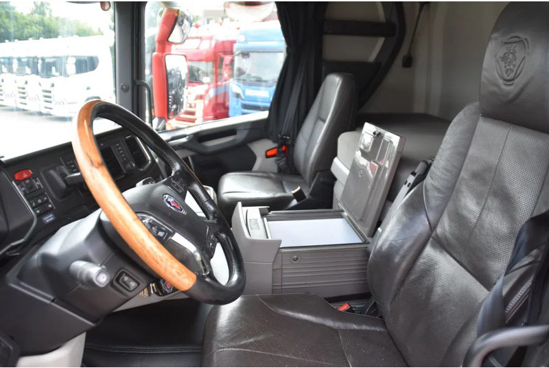 Scania R450 NGS 6x2/4NB - RETARDER - FULL AIR - 748 TKM - LEATHER SEATS - NAVI - 2 x FUEL TANKS - LED LIGHTS - - Cabeza tractora: foto 5 Scania R450 NGS 6x2/4NB - RETARDER - FULL AIR - 748 TKM - LEATHER SEATS - NAVI - 2 x FUEL TANKS - LED LIGHTS - - Cabeza tractora: foto 5