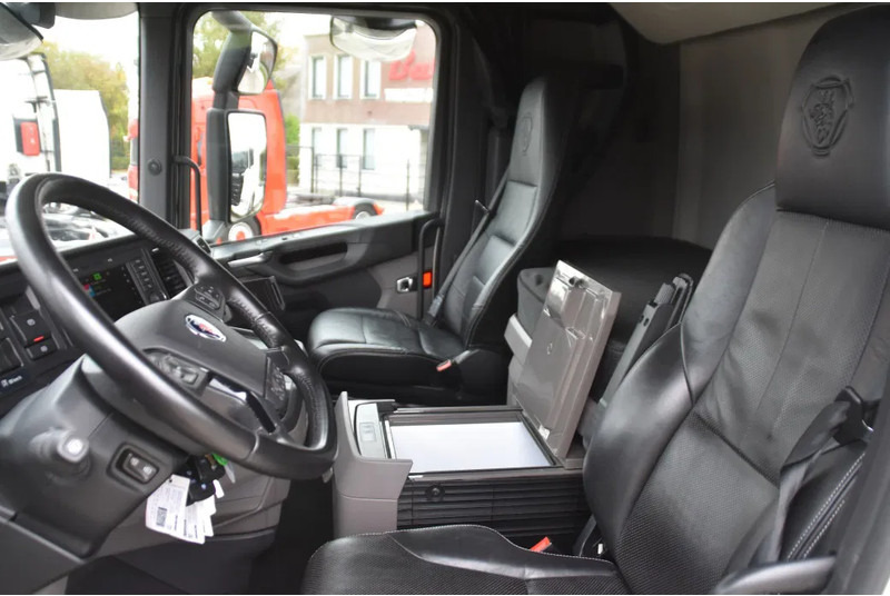 Scania S460 NGS 4x2NB - ONLY 104 TKM - FULL AIR - PARK. AIRCO - LEATHER SEATS - 2 x FUEL TANKS - LED LIGHTS - EXCELLENT CONDITION - - Cabeza tractora: foto 5 Scania S460 NGS 4x2NB - ONLY 104 TKM - FULL AIR - PARK. AIRCO - LEATHER SEATS - 2 x FUEL TANKS - LED LIGHTS - EXCELLENT CONDITION - - Cabeza tractora: foto 5