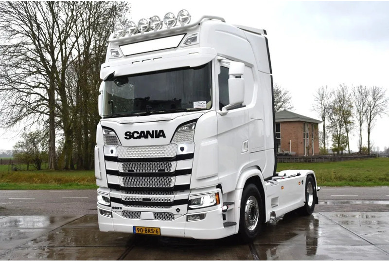 Scania S660 V8 NGS 4x2NB - NEW TACHO - RETARDER - FULL AIR - PARK. AIRCO - LEATHER SEATS - 2 x FUEL TANKS - ALCOA'S - LED - - Cabeza tractora: foto 2 Scania S660 V8 NGS 4x2NB - NEW TACHO - RETARDER - FULL AIR - PARK. AIRCO - LEATHER SEATS - 2 x FUEL TANKS - ALCOA'S - LED - - Cabeza tractora: foto 2