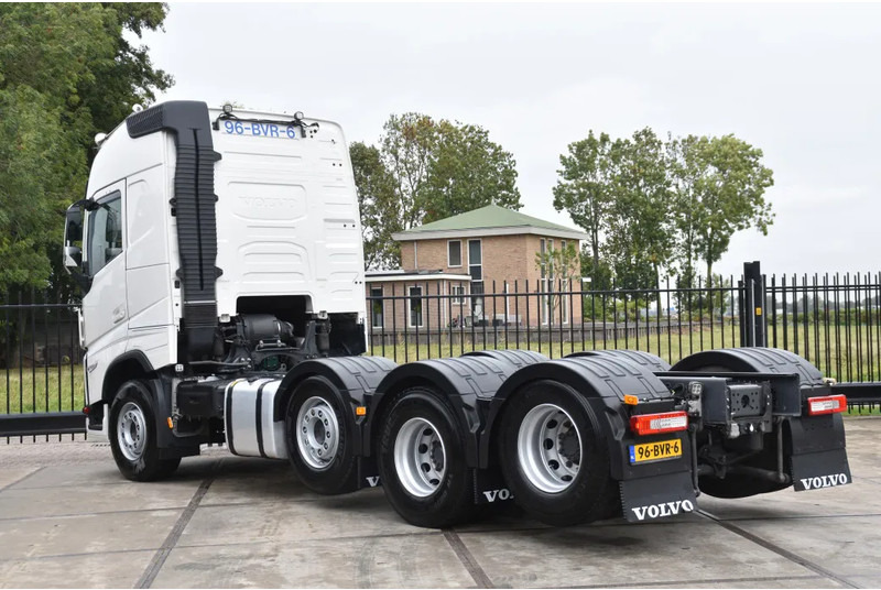 Volvo FH 500 Globe 8x2/4 - 147 TKM - PARK. AIRCO - 10 TONS FRONT AXLE - LEATHER SEATS - PTO - LED LIGHTS - TOP CONDITION - - Camión chasis: foto 3 Volvo FH 500 Globe 8x2/4 - 147 TKM - PARK. AIRCO - 10 TONS FRONT AXLE - LEATHER SEATS - PTO - LED LIGHTS - TOP CONDITION - - Camión chasis: foto 3