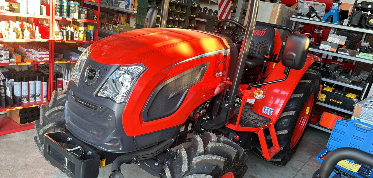 Kioti - Tractor: foto 1 Kioti - Tractor: foto 1