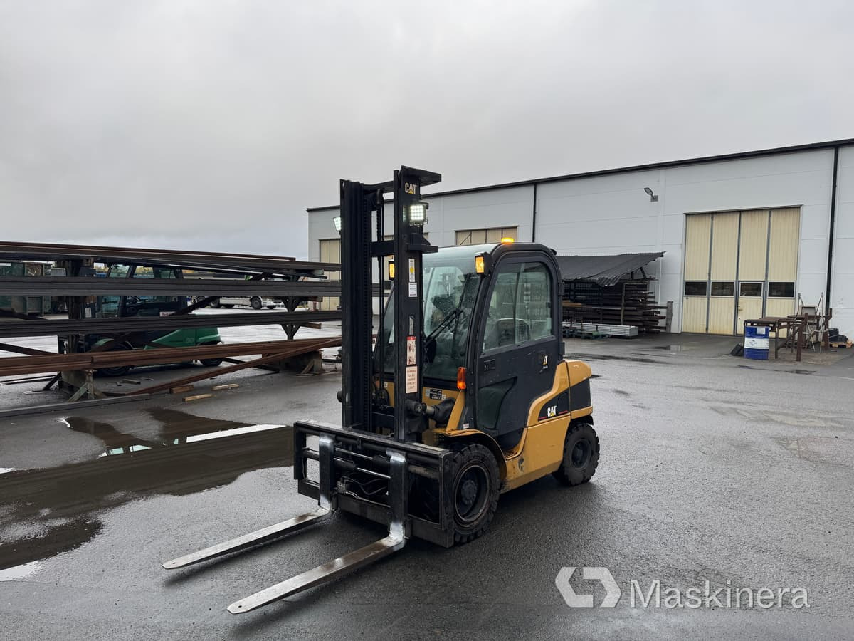 Dieseltruck CAT DP30N - Carretilla elevadora diésel: foto 1 Dieseltruck CAT DP30N - Carretilla elevadora diésel: foto 1