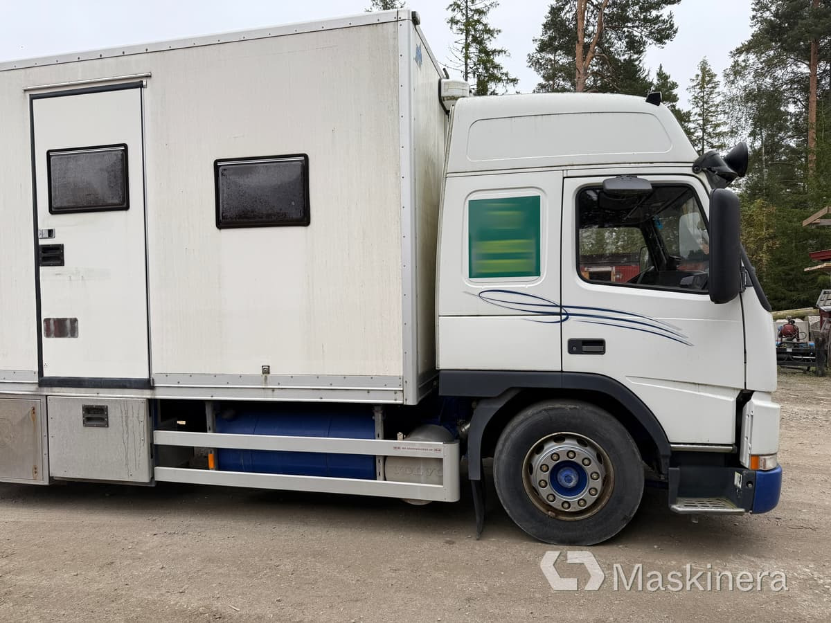 Hästlastbil Volvo FM7 4X2 - Camión para caballos: foto 5 Hästlastbil Volvo FM7 4X2 - Camión para caballos: foto 5