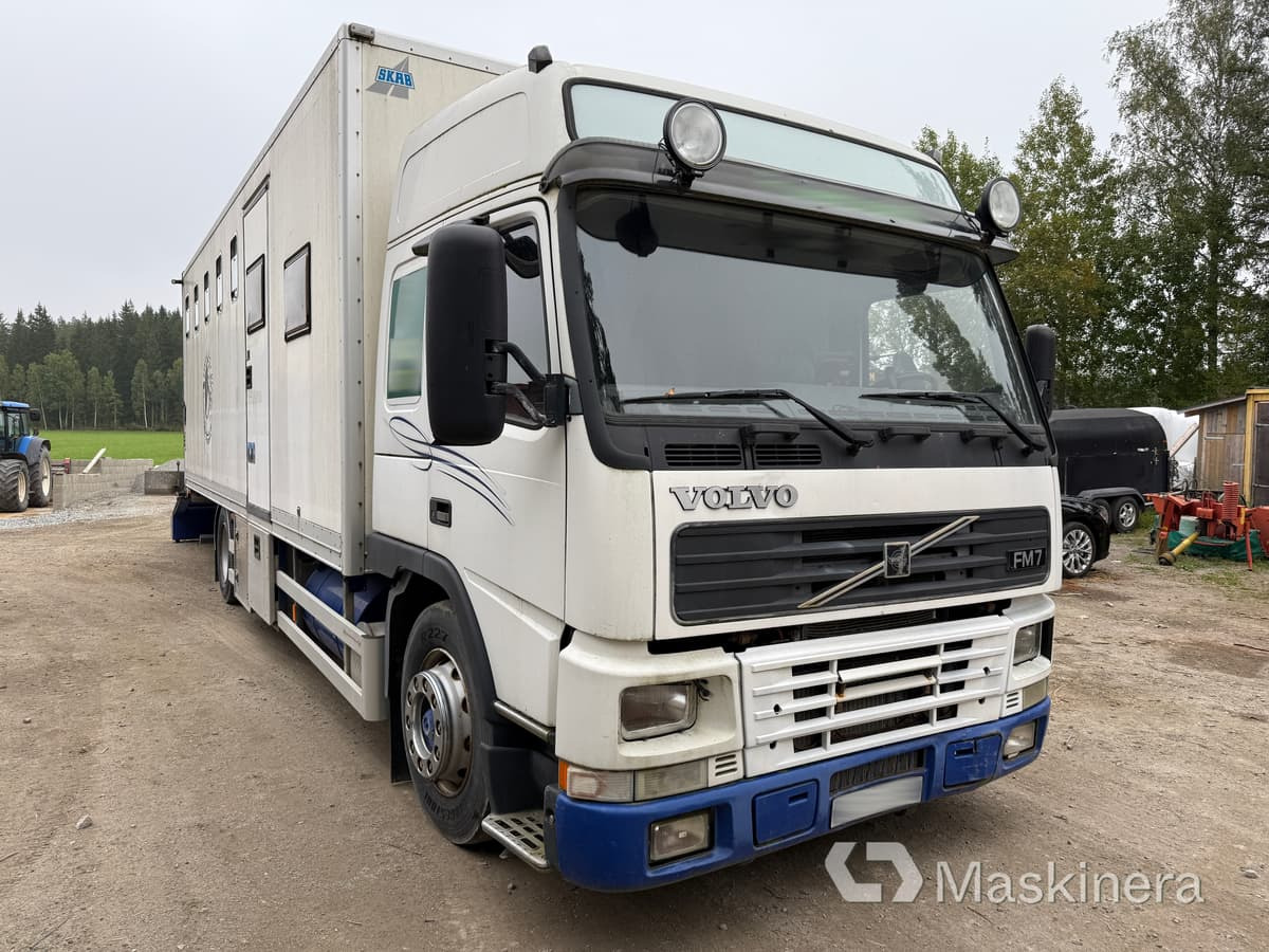 Hästlastbil Volvo FM7 4X2 - Camión para caballos: foto 3 Hästlastbil Volvo FM7 4X2 - Camión para caballos: foto 3