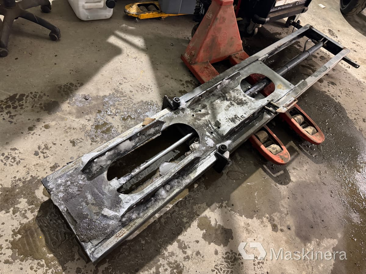 Hyttstativ till timmerkran, V-kran - Implemento para Maquinaria forestal: foto 3 Hyttstativ till timmerkran, V-kran - Implemento para Maquinaria forestal: foto 3