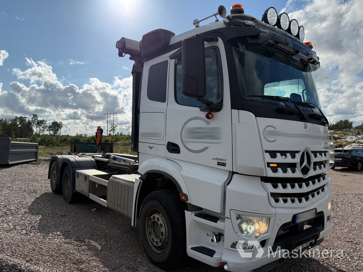 Lastväxlare Mercedes Arocs 2551 - Camión multibasculante: foto 3 Lastväxlare Mercedes Arocs 2551 - Camión multibasculante: foto 3
