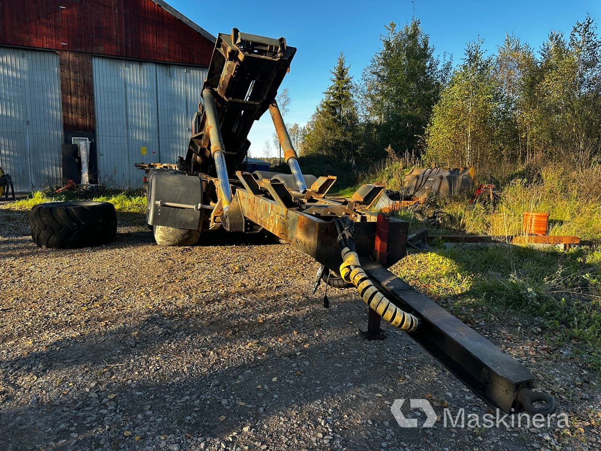 Livab kran Lastväxlarsläp Livab krok (Rep.Objekt) - Remolque multilift/ Portacontenedores de cadenas: foto 1 Livab kran Lastväxlarsläp Livab krok (Rep.Objekt) - Remolque multilift/ Portacontenedores de cadenas: foto 1