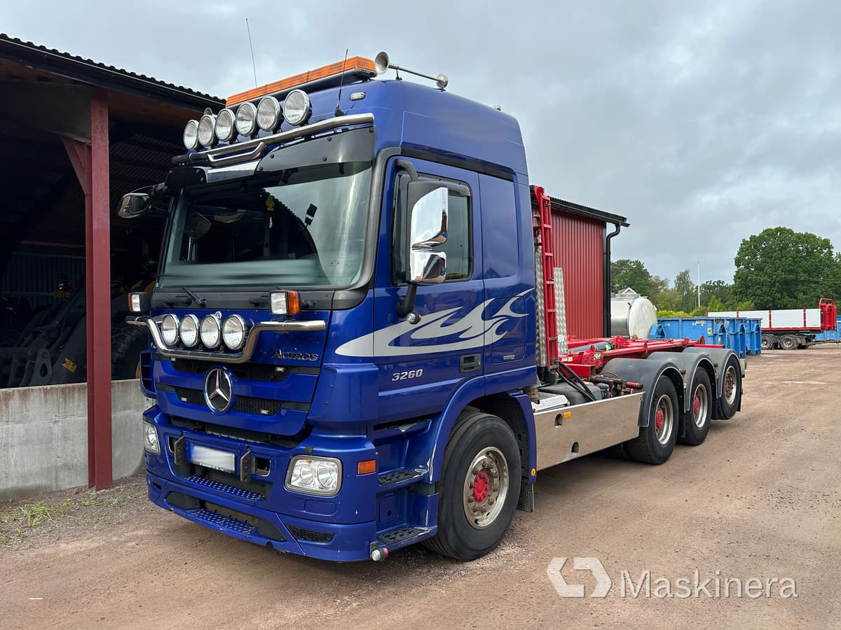 Mercedes Benz 930.24 3260L Krokbil Mercedes Benz 3260L med Cameleont - Camión multibasculante: foto 1 Mercedes Benz 930.24 3260L Krokbil Mercedes Benz 3260L med Cameleont - Camión multibasculante: foto 1