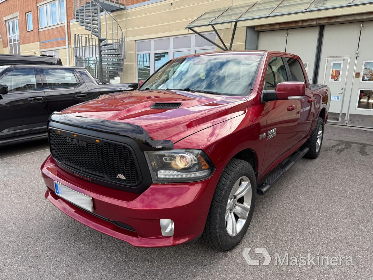 Furgoneta pequeña Pickup Dodge Ram 1500 Crew Cab 5.7L V8 HEMI: foto 1