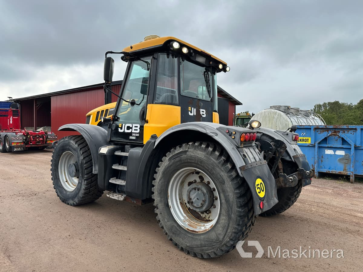 Traktor JCB Fastrac 3230 XTRA - Tractor: foto 3 Traktor JCB Fastrac 3230 XTRA - Tractor: foto 3