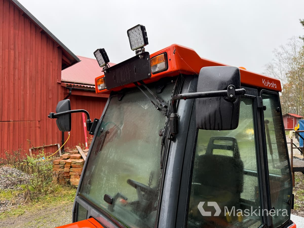 Tractor Traktor Kubota B2100 med Vikplog & Sandspridare: foto 28