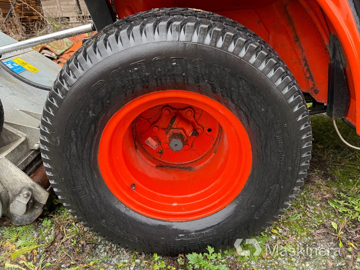 Tractor Traktor Kubota B2100 med Vikplog & Sandspridare: foto 44