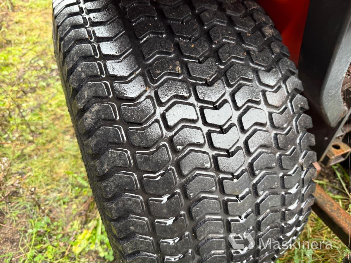 Tractor Traktor Kubota B2100 med Vikplog & Sandspridare: foto 49