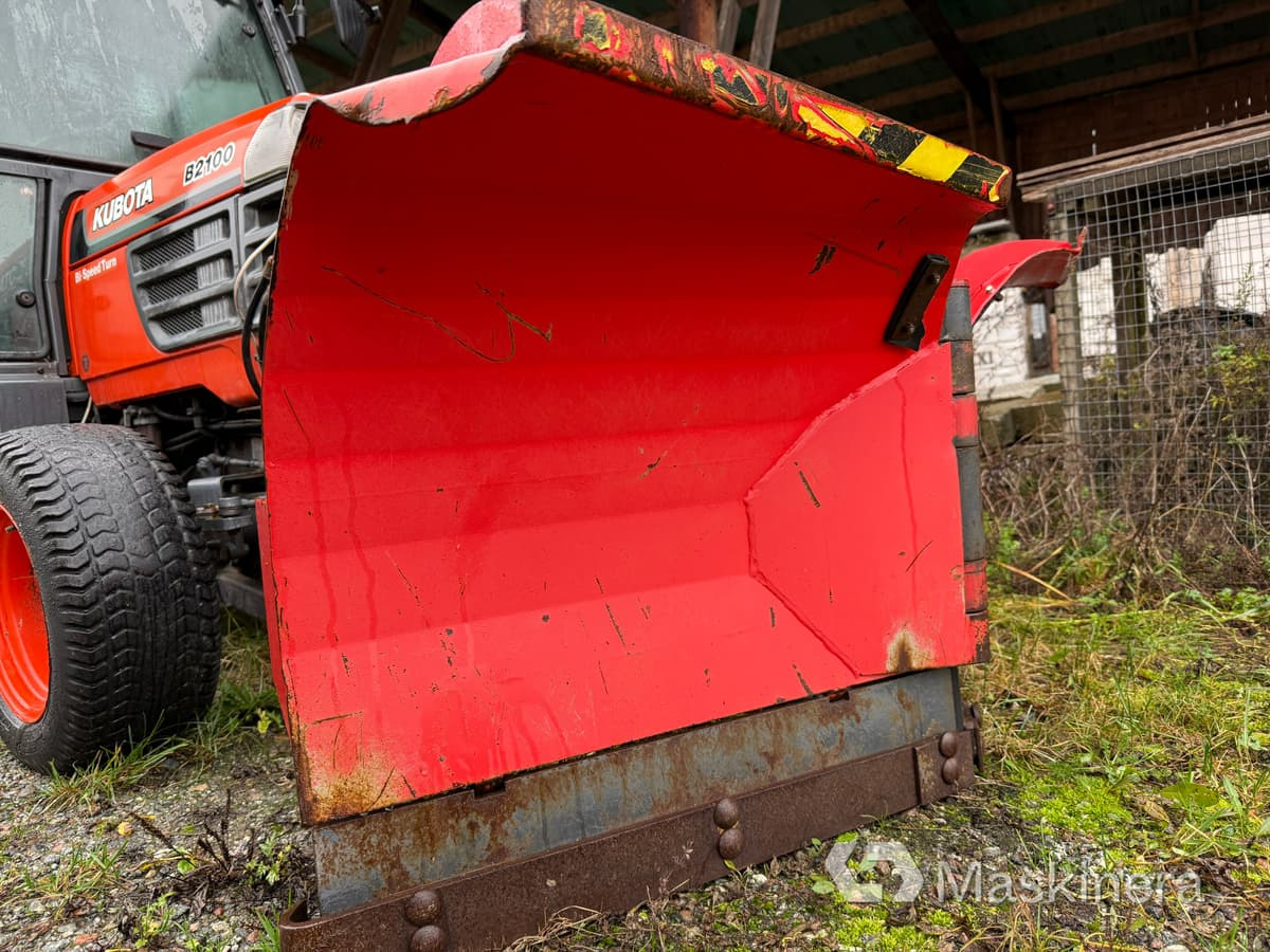 Tractor Traktor Kubota B2100 med Vikplog & Sandspridare: foto 38