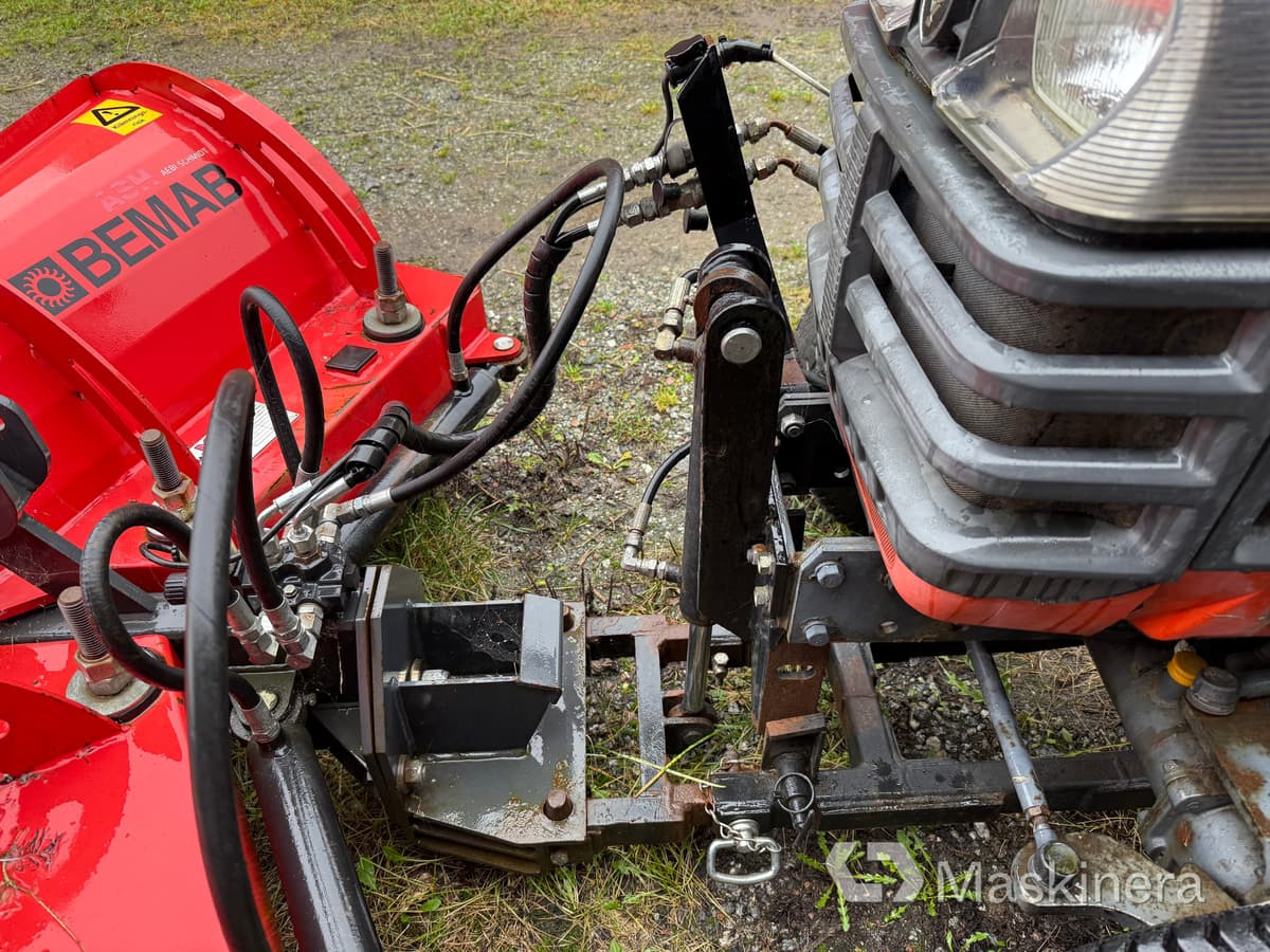 Tractor Traktor Kubota B2100 med Vikplog & Sandspridare: foto 32