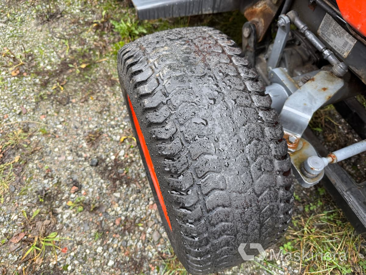 Tractor Traktor Kubota B2100 med Vikplog & Sandspridare: foto 43