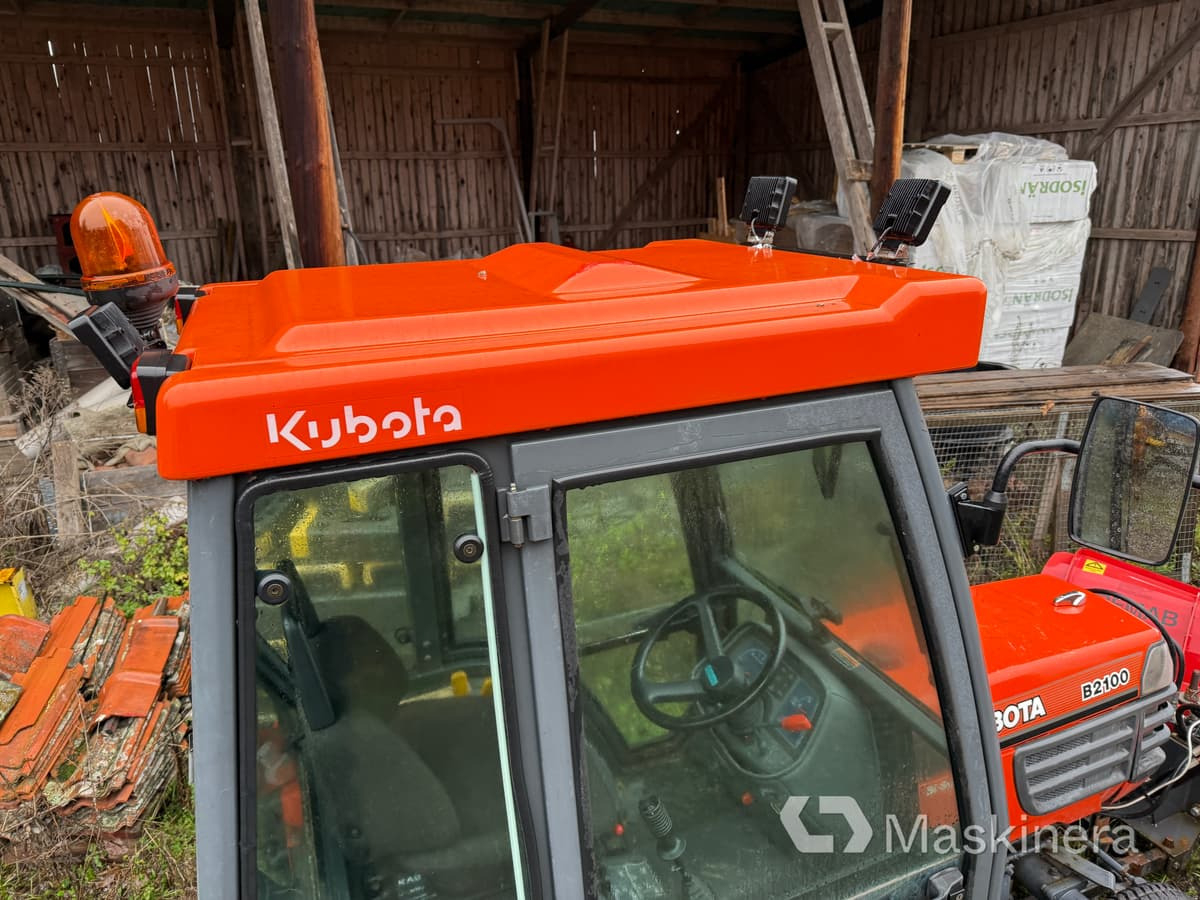 Tractor Traktor Kubota B2100 med Vikplog & Sandspridare: foto 15