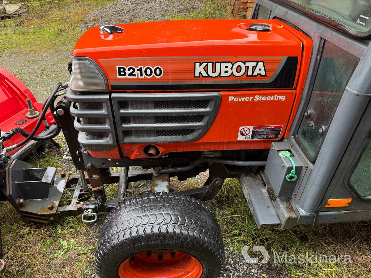 Tractor Traktor Kubota B2100 med Vikplog & Sandspridare: foto 29