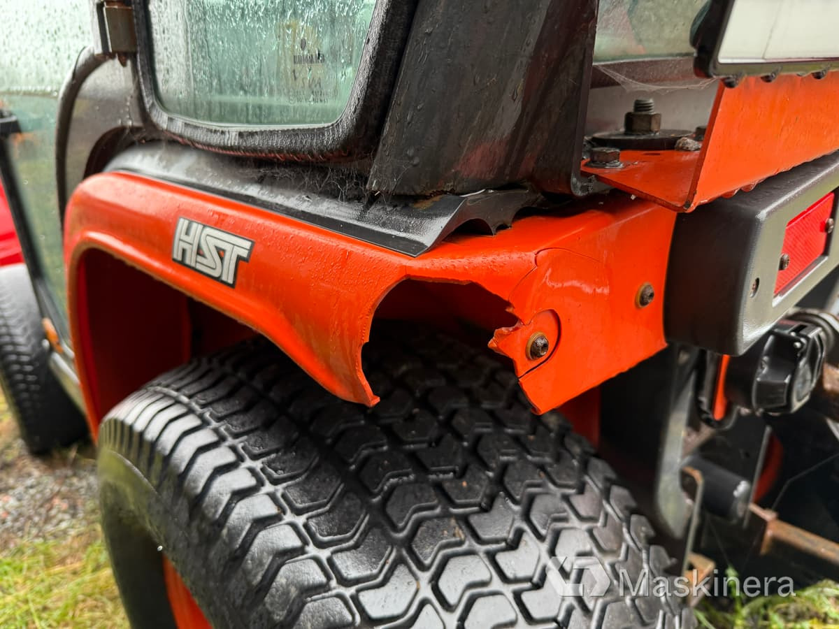 Tractor Traktor Kubota B2100 med Vikplog & Sandspridare: foto 25