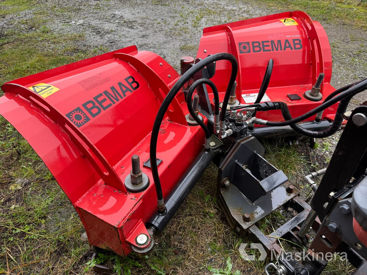 Tractor Traktor Kubota B2100 med Vikplog & Sandspridare: foto 30