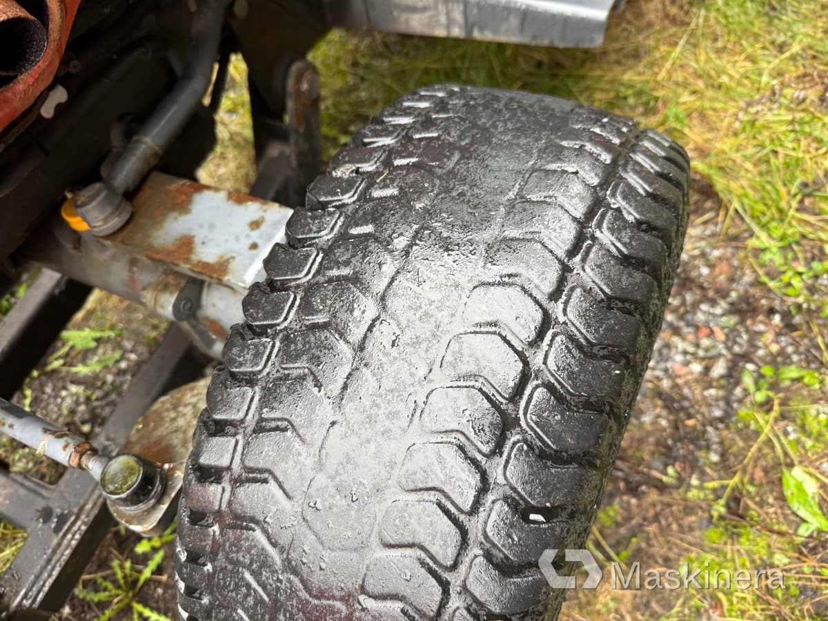 Tractor Traktor Kubota B2100 med Vikplog & Sandspridare: foto 47