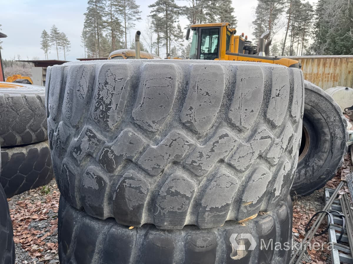 Volvo L150 Däck - Neumático para Maquinaria de construcción: foto 1 Volvo L150 Däck - Neumático para Maquinaria de construcción: foto 1