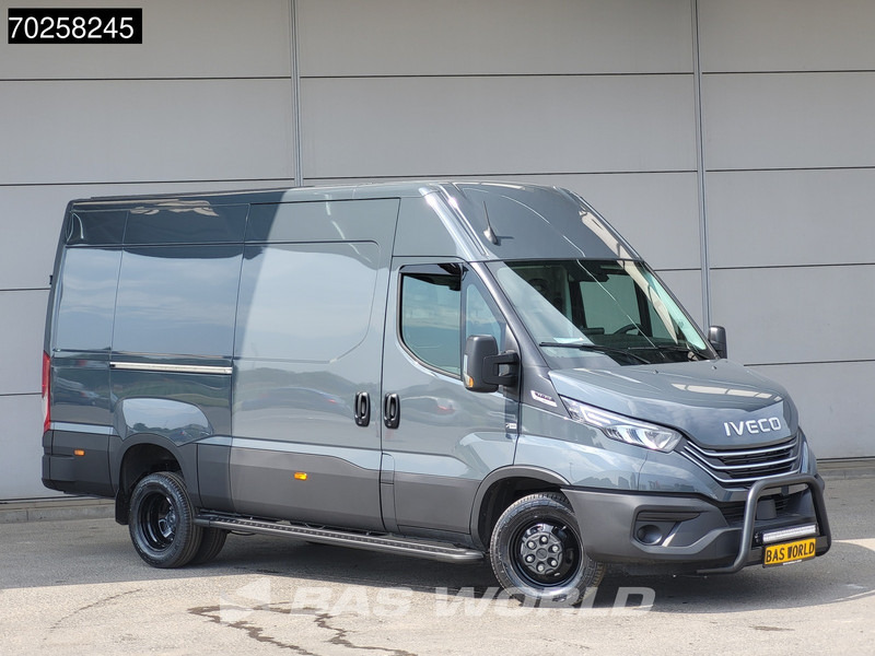 Iveco Daily 35C21 3.0L Automaat Black Edition 2025model L2H2 ACC Camera Parkeersensoren LED CarPlay Dubbellucht L2 12m3 Airco - Furgón: foto 5 Iveco Daily 35C21 3.0L Automaat Black Edition 2025model L2H2 ACC Camera Parkeersensoren LED CarPlay Dubbellucht L2 12m3 Airco - Furgón: foto 5