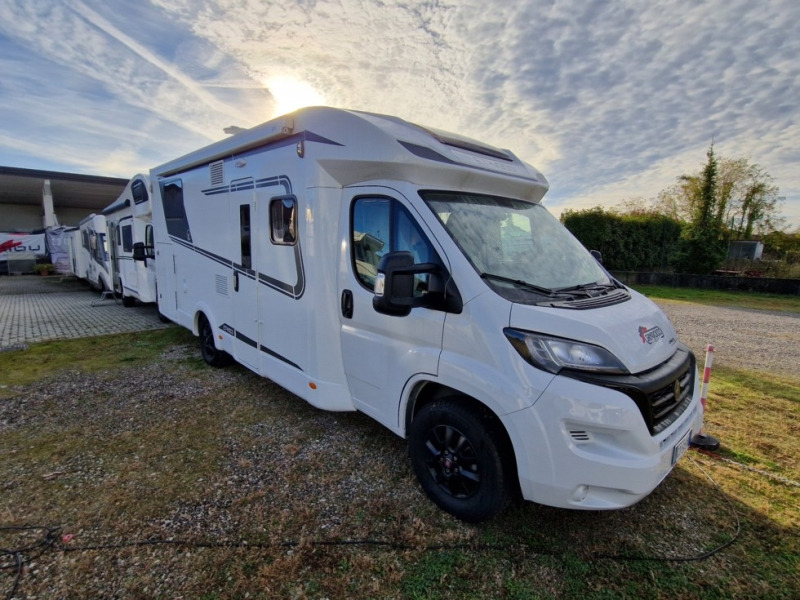 Etrusco T 7400 SBC - Autocaravana perfilada: foto 1 Etrusco T 7400 SBC - Autocaravana perfilada: foto 1