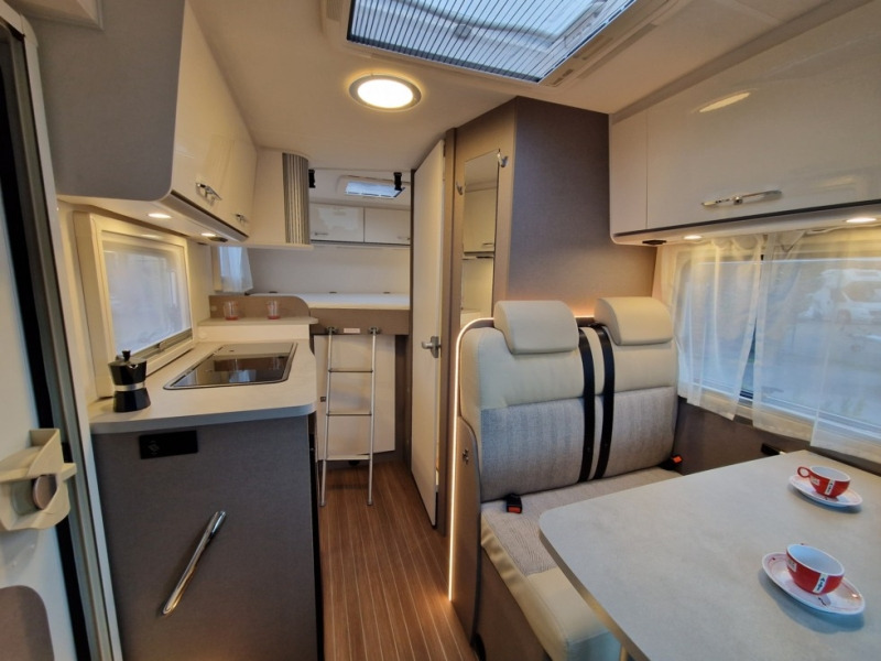 Autocaravana perfilada Etrusco V 5.9 DR: foto 7 Autocaravana perfilada Etrusco V 5.9 DR: foto 7