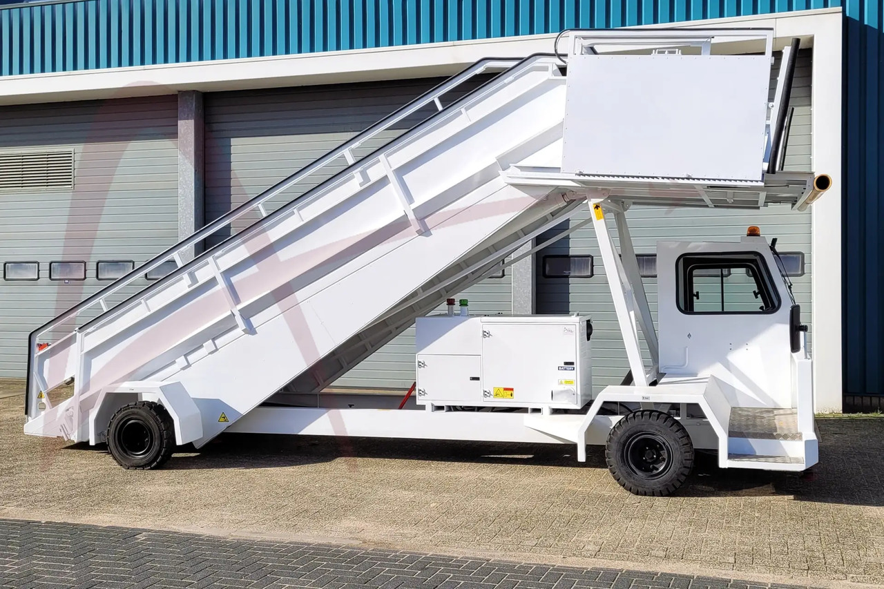 EINSA EDU-A - Escalera de pasajeros: foto 1 EINSA EDU-A - Escalera de pasajeros: foto 1