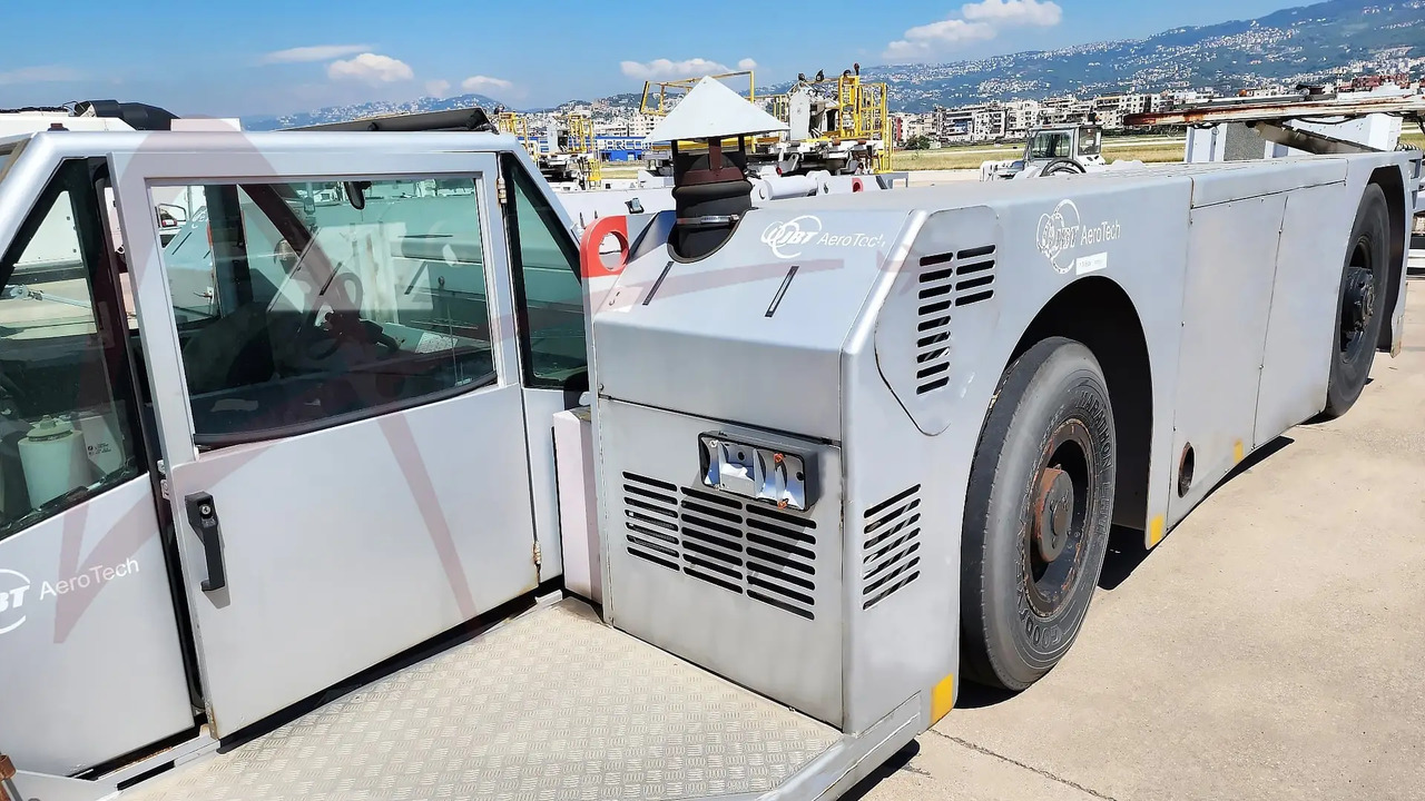 JBT AEROTECH EXPEDITER 400 - Remolcador de aviones: foto 2 JBT AEROTECH EXPEDITER 400 - Remolcador de aviones: foto 2