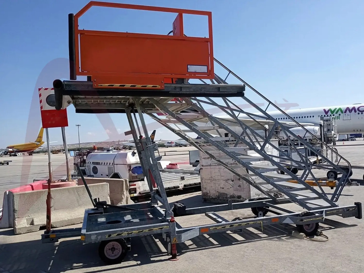 MASTER EQUIPMENT STR716 - Escalera de pasajeros: foto 1 MASTER EQUIPMENT STR716 - Escalera de pasajeros: foto 1