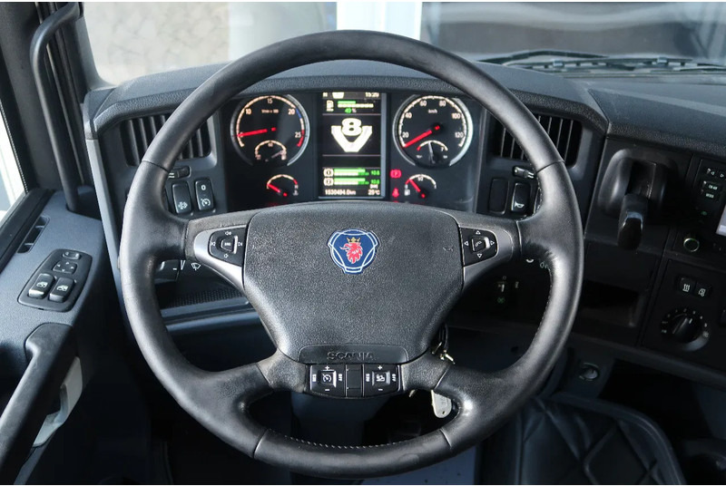 Foto del interior 3: Cabeza tractora Scania R520 V8 RETARDER/ DIFF LOCK/ PARK AIRCO/ 2X TANK