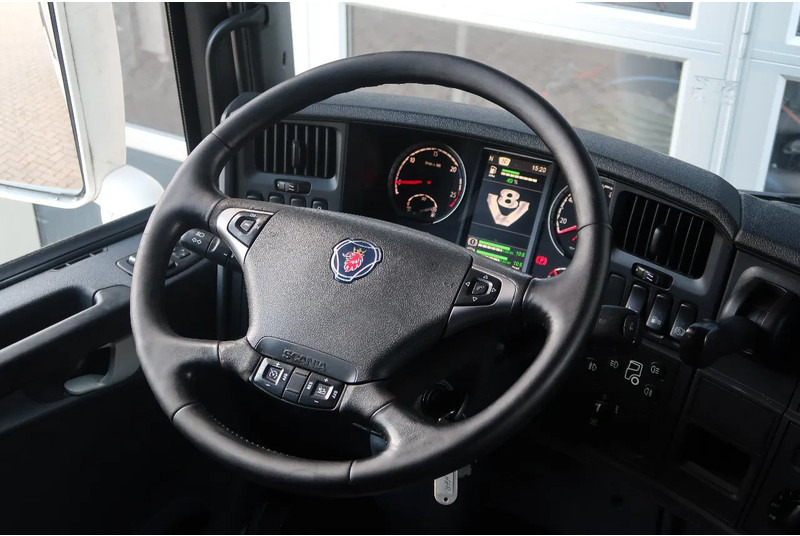 Foto del interior 4: Cabeza tractora Scania R520 V8 RETARDER/ DIFF LOCK/ PARK AIRCO/ 2X TANK