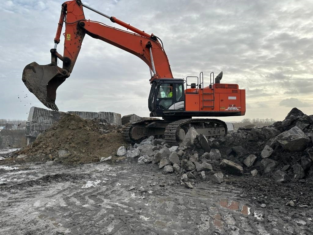 Hitachi ZX690 LCR - 6 - Excavadora de cadenas: foto 1 Hitachi ZX690 LCR - 6 - Excavadora de cadenas: foto 1