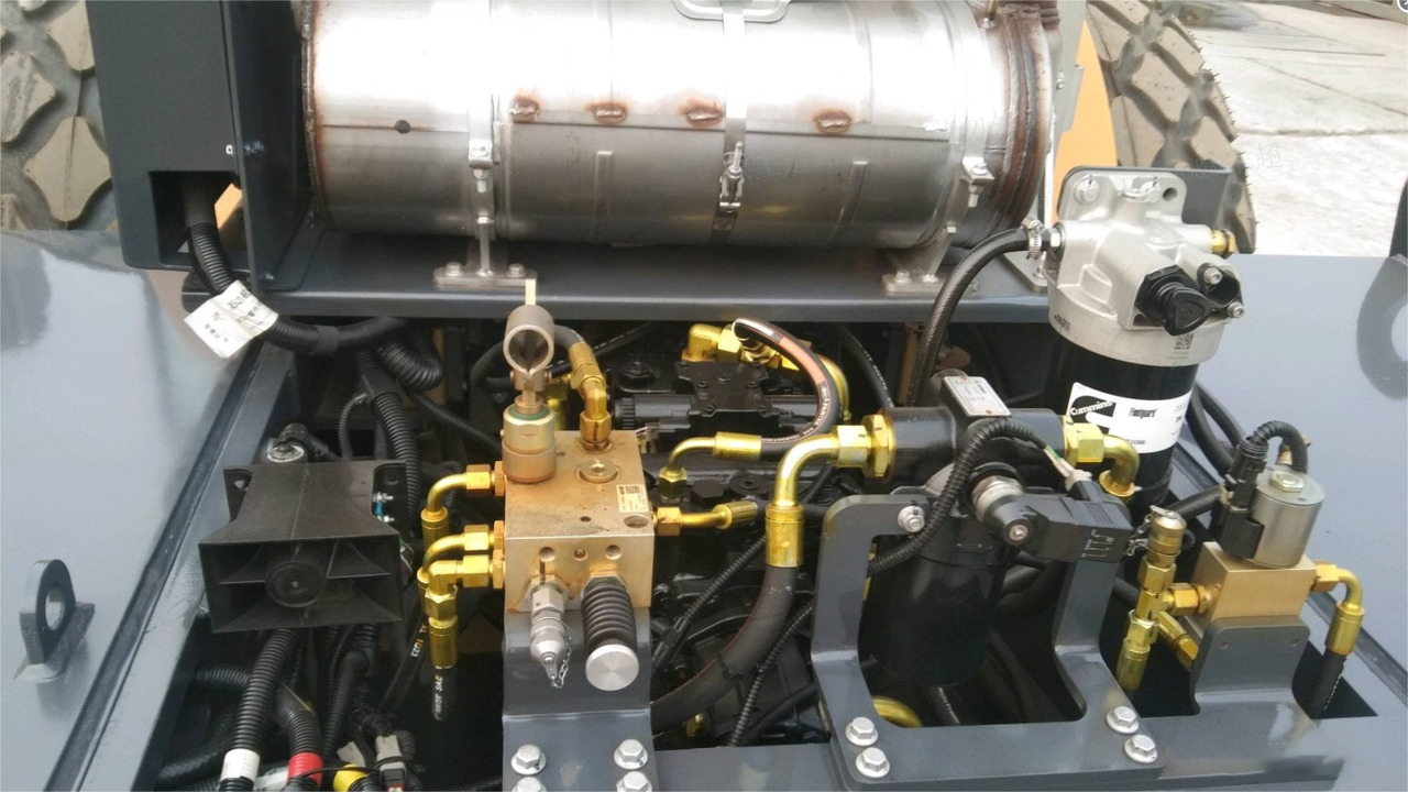 XCMG CV123 used 12ton single drum vibratory compactor price - Apisonadora de asfalto: foto 4 XCMG CV123 used 12ton single drum vibratory compactor price - Apisonadora de asfalto: foto 4