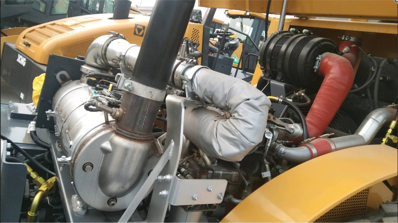 XCMG CV123 used 12ton single drum vibratory compactor price - Apisonadora de asfalto: foto 3 XCMG CV123 used 12ton single drum vibratory compactor price - Apisonadora de asfalto: foto 3