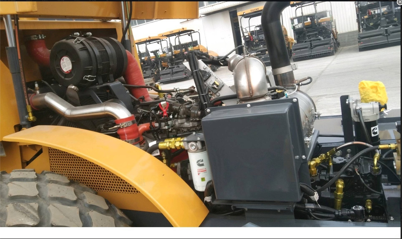 XCMG CV123 used 12ton single drum vibratory compactor price - Apisonadora de asfalto: foto 5 XCMG CV123 used 12ton single drum vibratory compactor price - Apisonadora de asfalto: foto 5