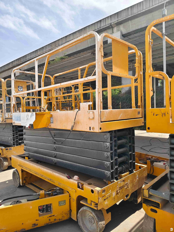 XCMG GTJZ1412 14m diesel hydraulic used scissor lift platform - Plataforma de tijeras: foto 3 XCMG GTJZ1412 14m diesel hydraulic used scissor lift platform - Plataforma de tijeras: foto 3