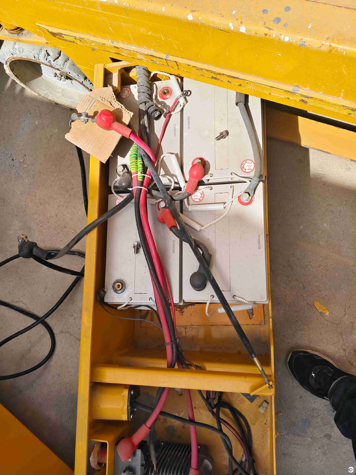 XCMG GTJZ1412 14m diesel hydraulic used scissor lift platform - Plataforma de tijeras: foto 4 XCMG GTJZ1412 14m diesel hydraulic used scissor lift platform - Plataforma de tijeras: foto 4