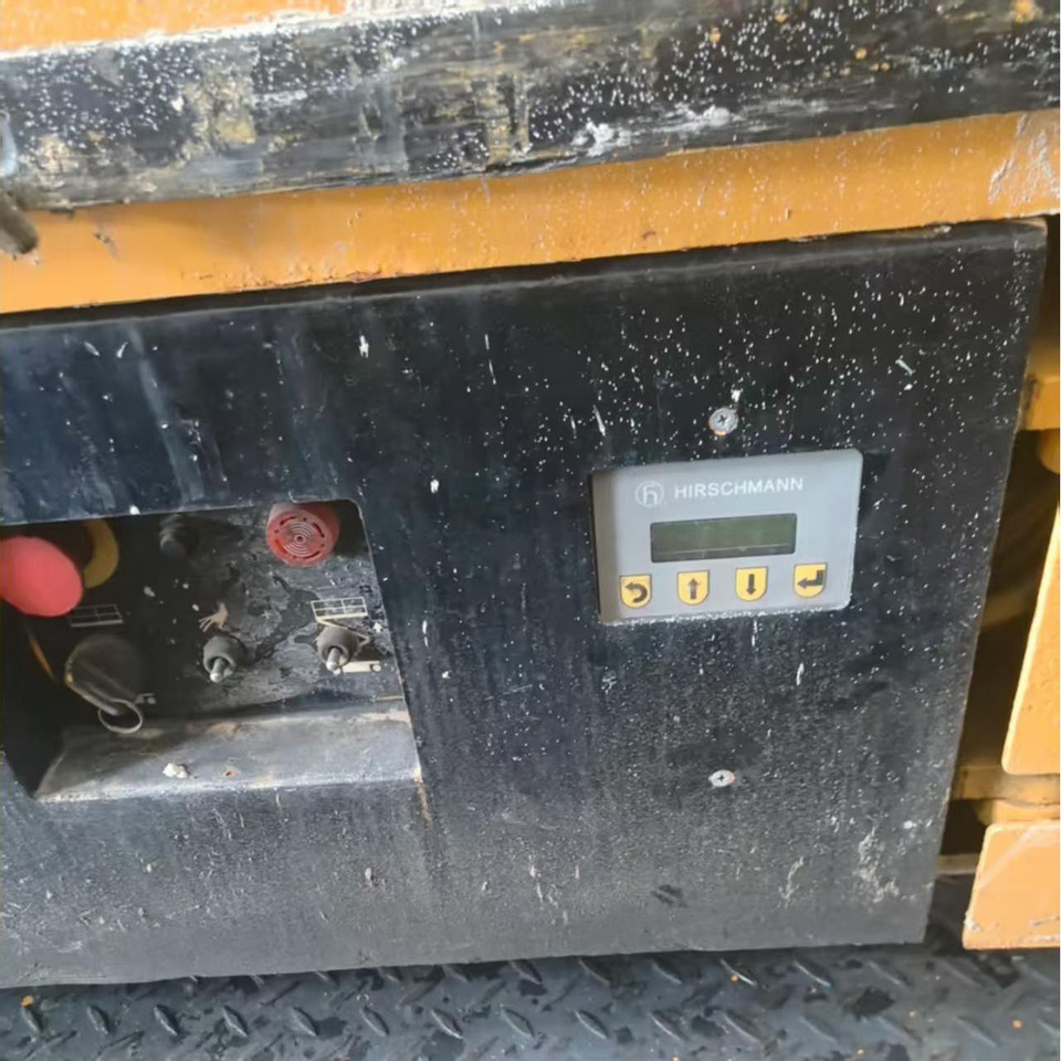 XCMG GTJZ1412 14m diesel used scissor lift portable work platform - Plataforma de tijeras: foto 2 XCMG GTJZ1412 14m diesel used scissor lift portable work platform - Plataforma de tijeras: foto 2