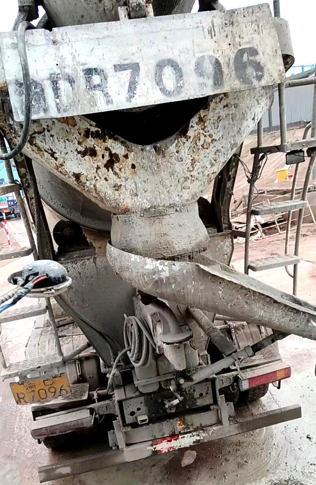 XCMG Official G4804B Second Hand Concrete Mixer Cement Truck 12m³ Cement Mixer Sale - Camión hormigonera: foto 4 XCMG Official G4804B Second Hand Concrete Mixer Cement Truck 12m³ Cement Mixer Sale - Camión hormigonera: foto 4