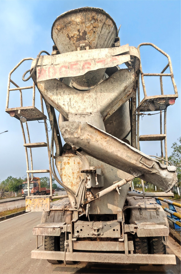 XCMG Official Second Hand G4804B Truck Mounted Concrete Mixer Truck 12m³ Cement Mixer Sale - Camión hormigonera: foto 5 XCMG Official Second Hand G4804B Truck Mounted Concrete Mixer Truck 12m³ Cement Mixer Sale - Camión hormigonera: foto 5
