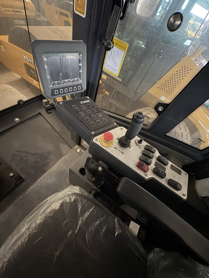 XCMG Used XS83 8 ton small single drum compactor road roller with diesel engine - Apisonadora de asfalto: foto 2 XCMG Used XS83 8 ton small single drum compactor road roller with diesel engine - Apisonadora de asfalto: foto 2