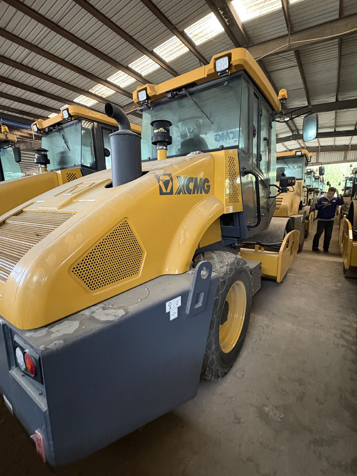 XCMG Used XS83 8 ton small single drum compactor road roller with diesel engine - Apisonadora de asfalto: foto 5 XCMG Used XS83 8 ton small single drum compactor road roller with diesel engine - Apisonadora de asfalto: foto 5