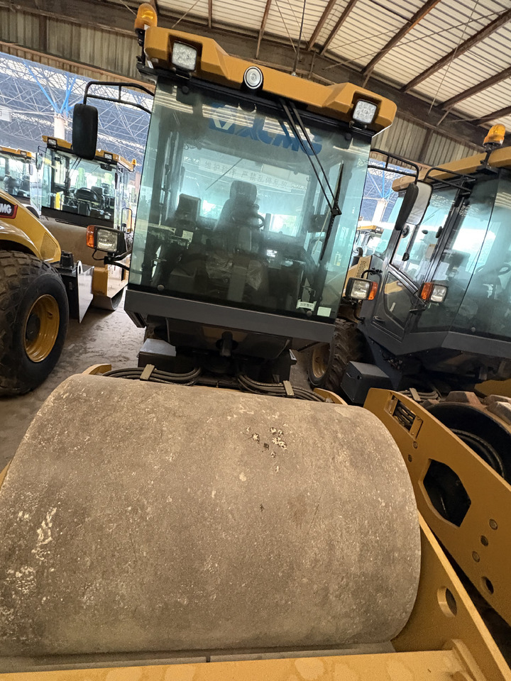 XCMG Used XS83 8 ton small single drum compactor road roller with diesel engine - Apisonadora de asfalto: foto 4 XCMG Used XS83 8 ton small single drum compactor road roller with diesel engine - Apisonadora de asfalto: foto 4