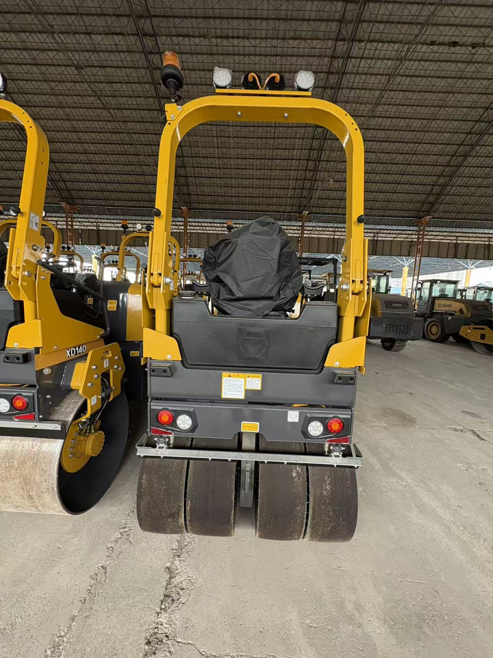 Mini compactadora XCMG XD140VT 4ton small Light Diesel Vibratory Road Roller: foto 10 Mini compactadora XCMG XD140VT 4ton small Light Diesel Vibratory Road Roller: foto 10